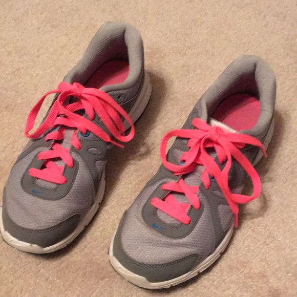 Nike Shoes - LAST CHANCE GUC Nike Revolution 2